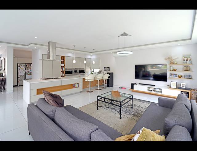 4 BEDROOM CLUSTER FOR SALE IN GLENHAZEL